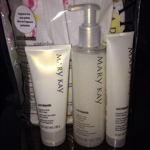 🙌 BOGO MARY KAY SATIN HANDS SETS😍