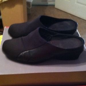 Women's black shoes