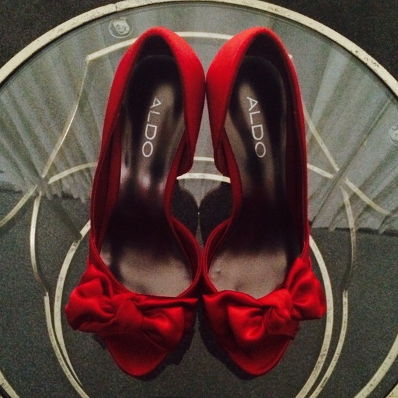 ALDO Shoes - Romantic red satin bow peep toe pumps👠