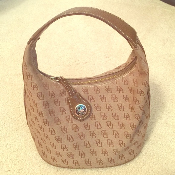 Dooney & Bourke chocolate handbag 😊