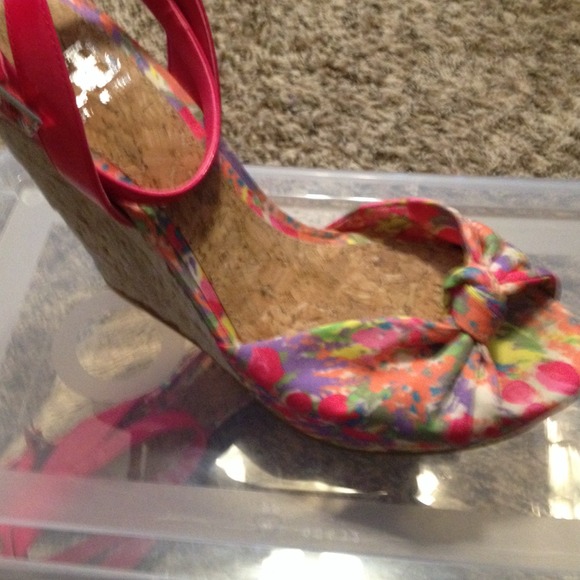 Floral wedges