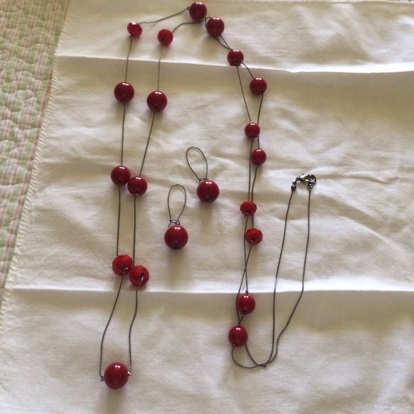 Necklace and earring set.