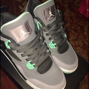 Jordan Green Glow 4s