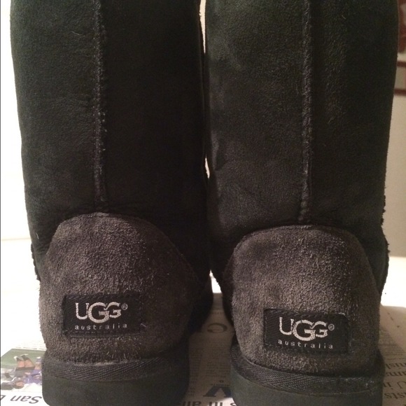 Solid black uggs