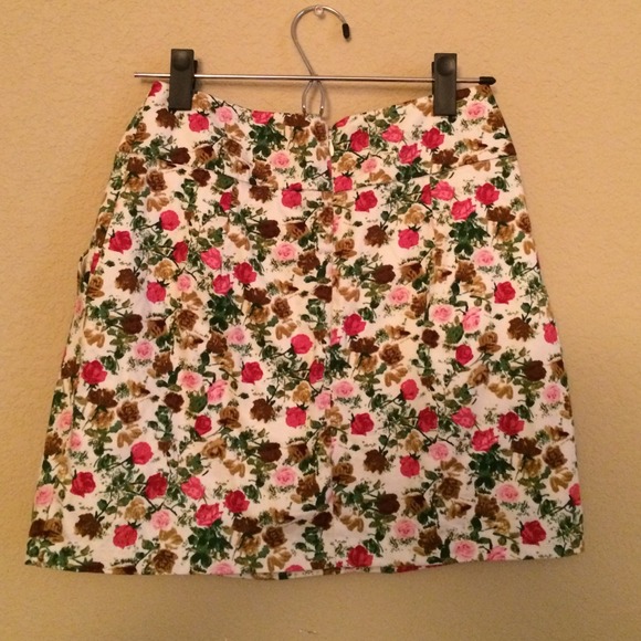 Pleated floral skirt (with pockets) - Picture 2 of 3