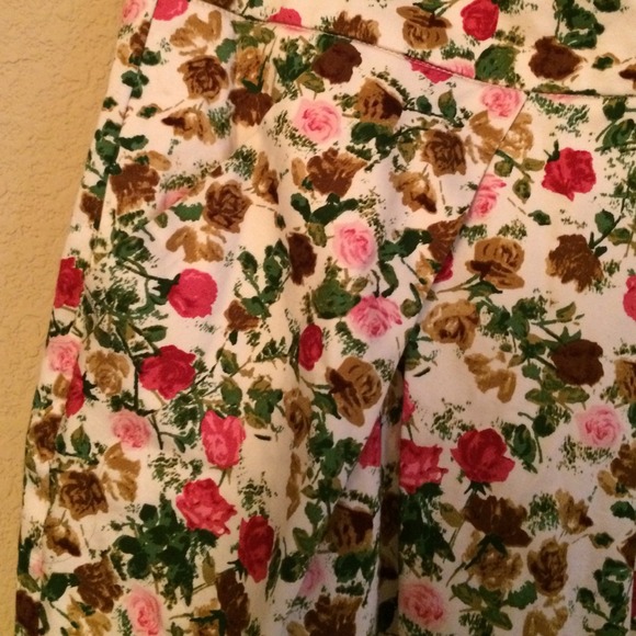 Pleated floral skirt (with pockets) - Picture 3 of 3