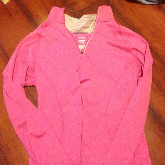 Pink semi-fitted pull over.