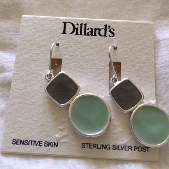 Set or hanging earring