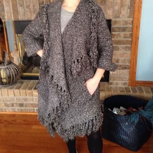 Sweater Cardigan 3/4 sleeve with pockets.