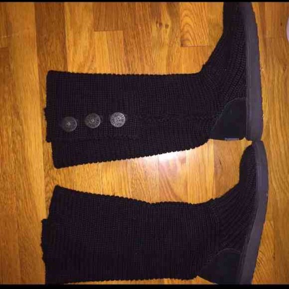 Uggs- Black Classic Cardy