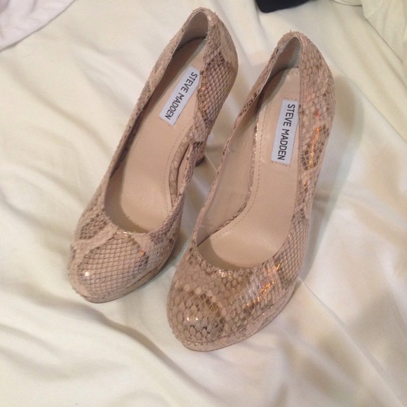 Gold pumps