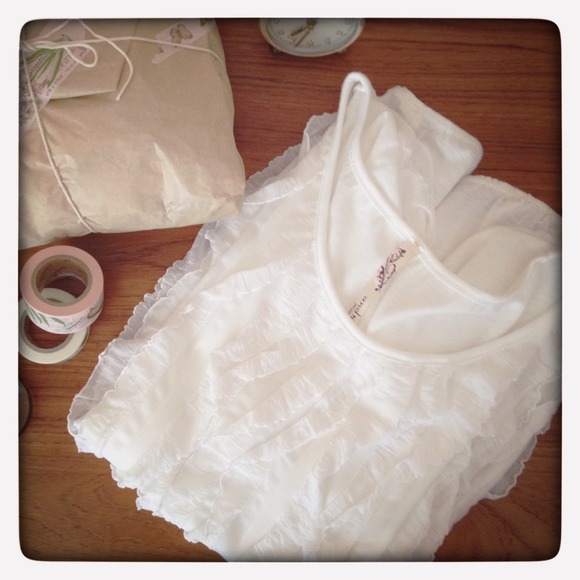 Ruffled romance - Picture 2 of 4