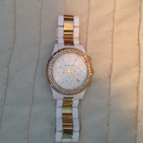 Michael kors white and gold plastic watch