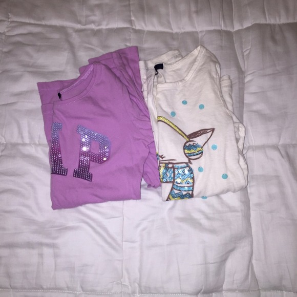 2 Gap Long-Sleeve Tops