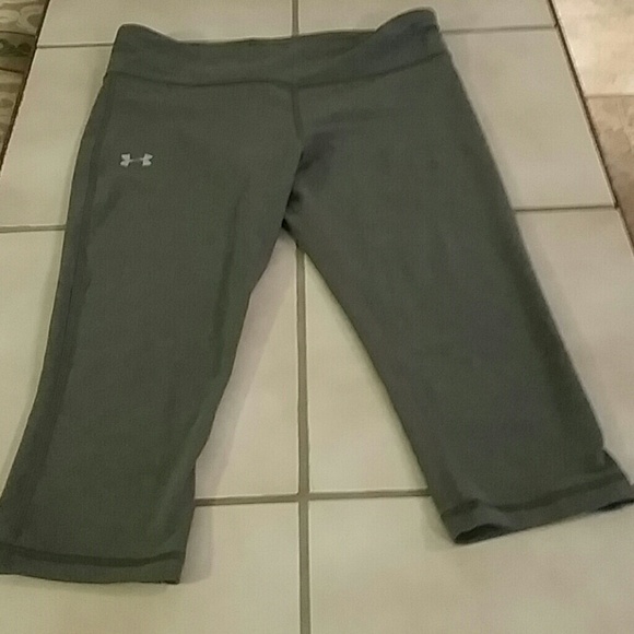 Womens Under Armour Compression Capris size MD