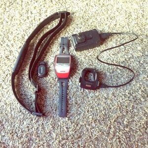 GarminBUNDLE: watch,charger,heart monitor&foot pod
