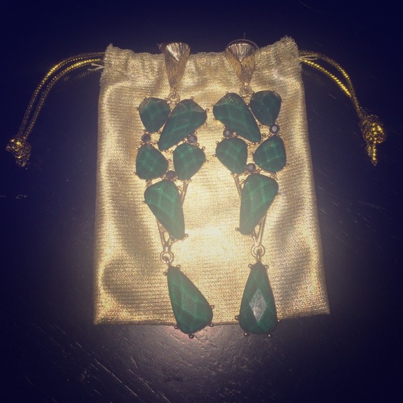 NEW Costume Jewelry Green Gold Drop Earrings