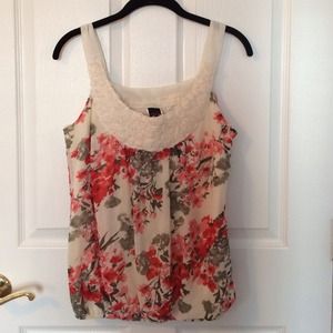 Cute summer top! ☀️