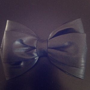 Brand NEW Forever XXI Faux Leather Hair Bow