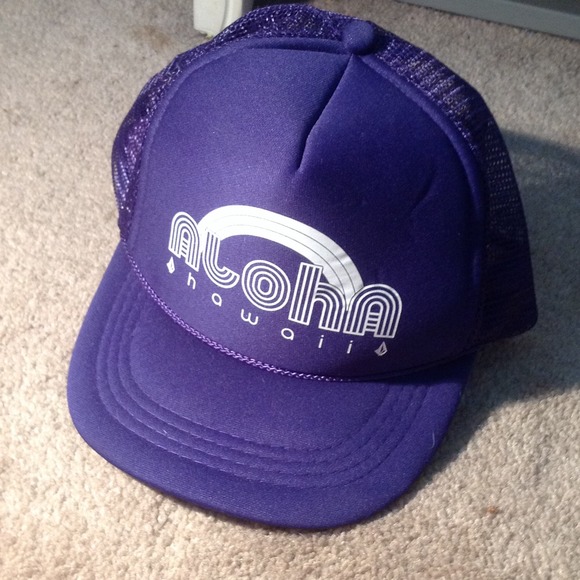 Purple Volcom Hat - Picture 1 of 2