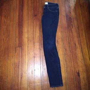 Skinny dark wash Hollister Jean/ jegging