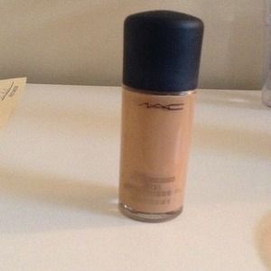 Mac studio fix fluid foundation