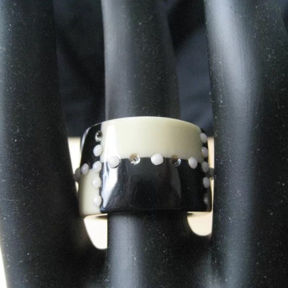 ✨Reserved✨Vintage Chanel Black/Ivory Ring 6.5 02A - Picture 3 of 4
