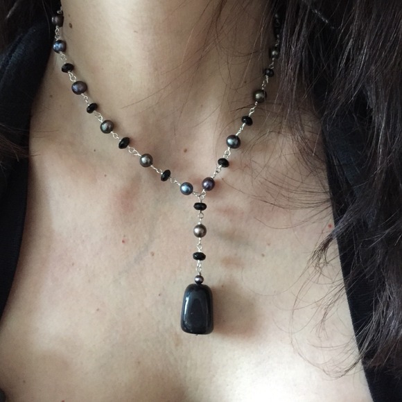 Black chocker necklace