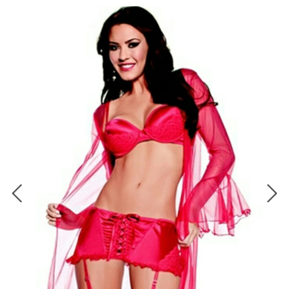 Robe and bra set - Picture 1 of 1