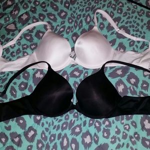 2 VICTORIAS SECRETS BRAS!!