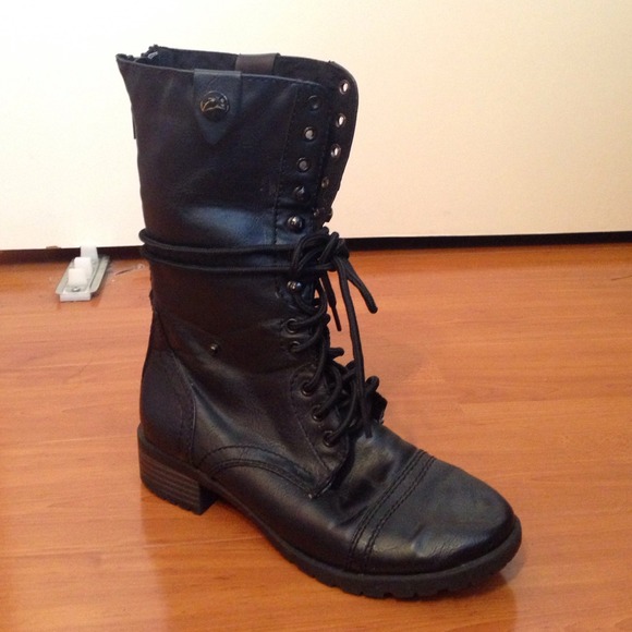 Black combat boots, size 6, from Shiekh.