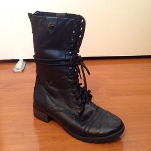 Black combat boots, size 6, from Shiekh.
