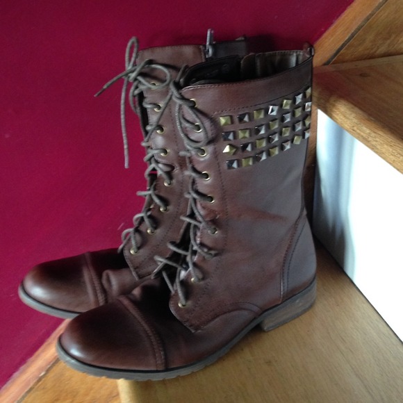 Bucco Shoes - Brown calf studded boots