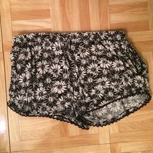 Mimi Chica Floral Print Trim Women's Shorts