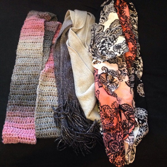 Bundle of scarves (3)