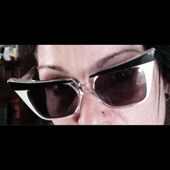 IDC Accessories - Vintage sunglasses IDC