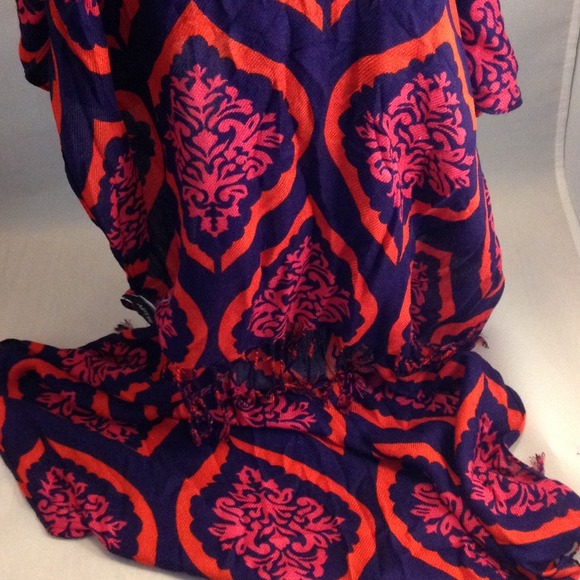 BOLD DAMASK SCARF NWT - Picture 2 of 3