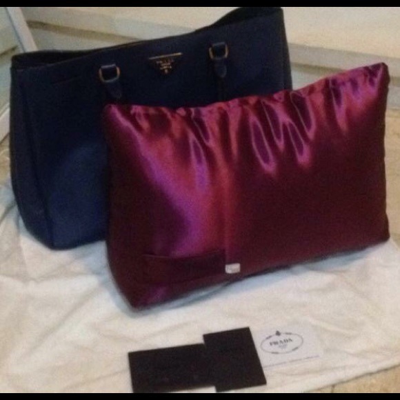 Authentic PRADA navy blue tote medium - Picture 3 of 4