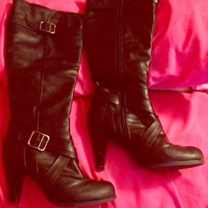 Black leather tall boots with small heel Black leather tall boots with small heel