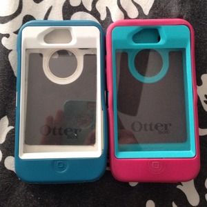 BUNDLE 🎉 2 iPhone 4 Otterbox cases!