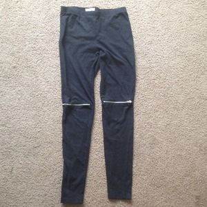 Pre-owned Blk Leggings with Zippers. Size: Small