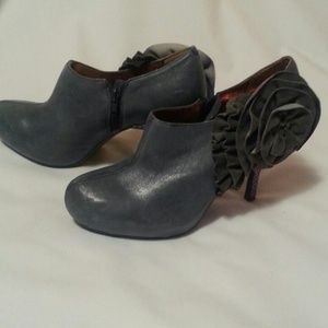 Booties with flower detail