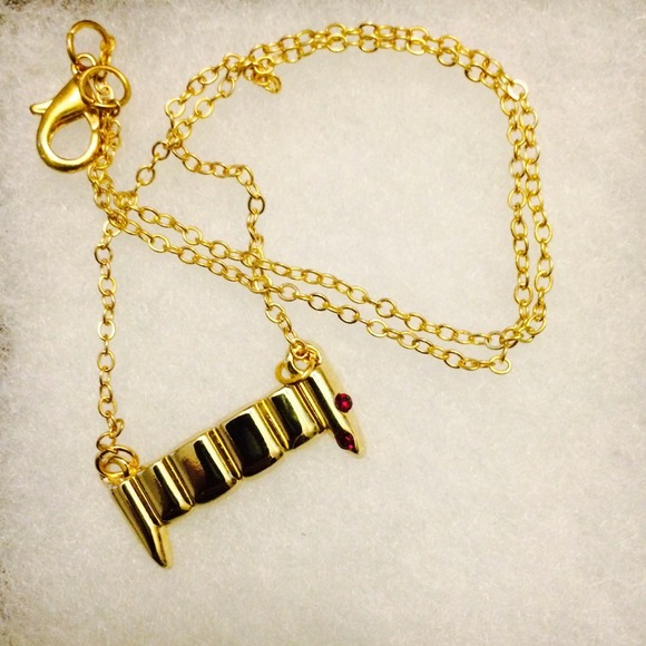 Vampire fang necklace! - Picture 1 of 3