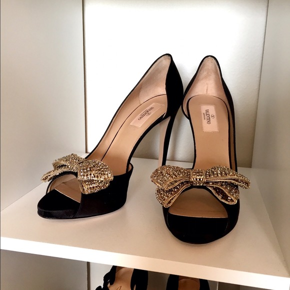 Valentino Shoes - Valentino Bow Pumps BNWT Valentino Shoes - Valentino Bow Pumps BNWT