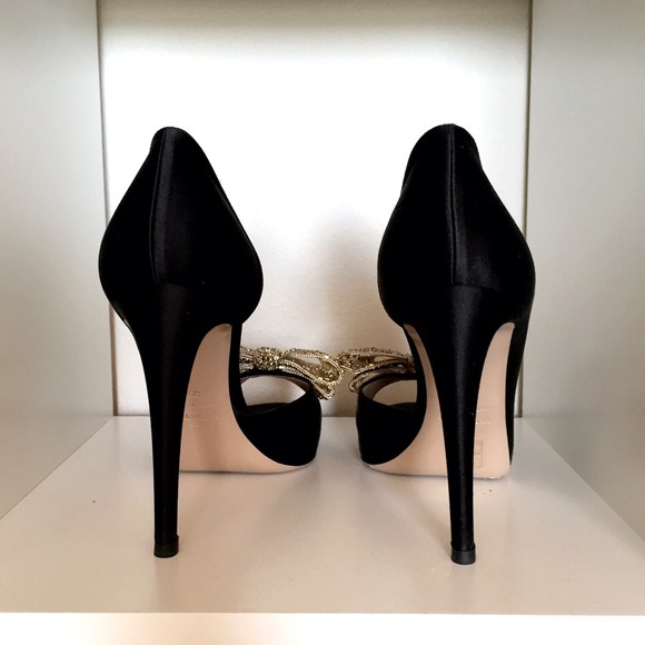 Valentino Shoes - Valentino Bow Pumps BNWT Valentino Shoes - Valentino Bow Pumps BNWT