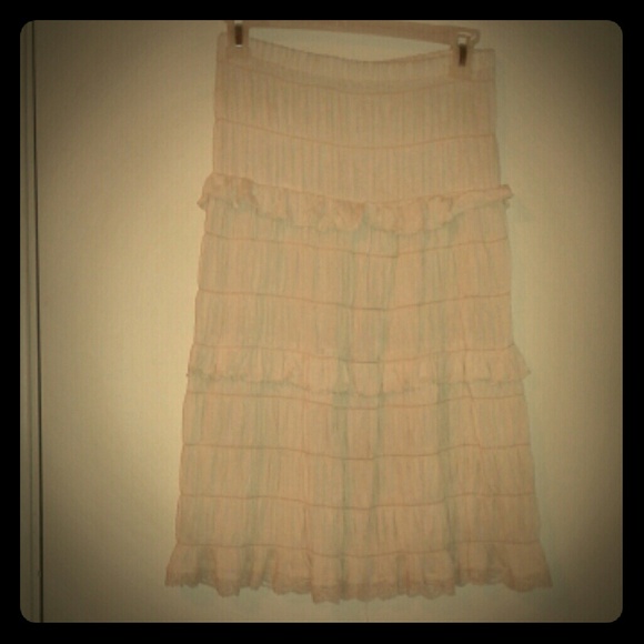 Cream pleated skirt w/hem lace detail