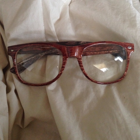 Wood-like glasses