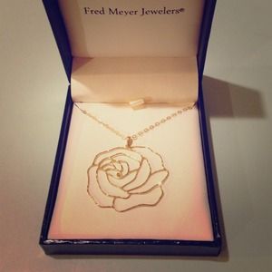10 K Gold Rose Pendant Necklace