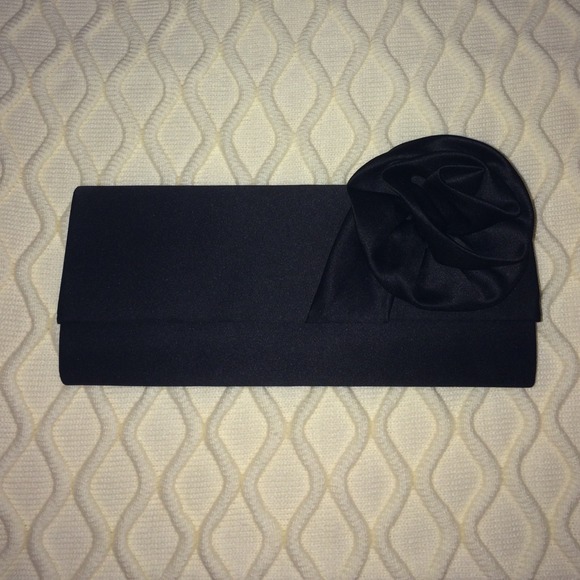 Black clutch