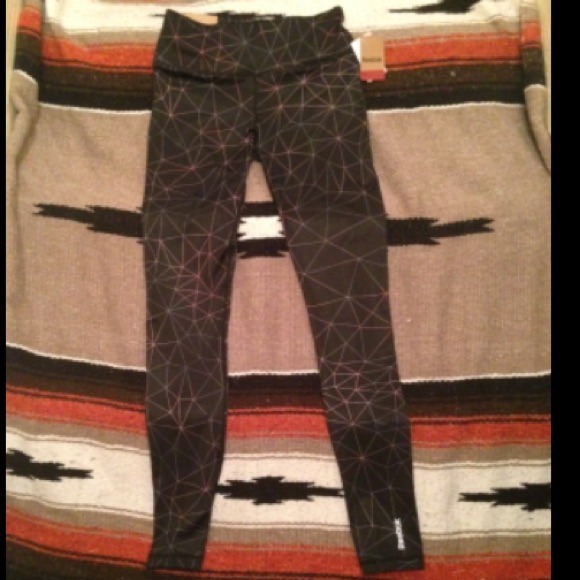 Black w/ geometric design legging similar to lulu